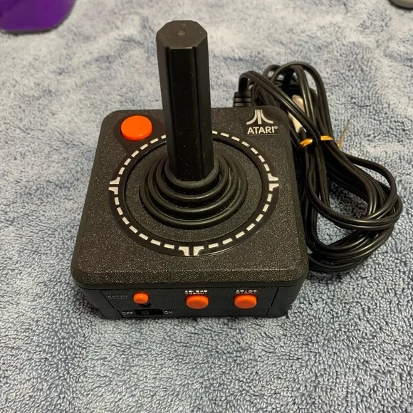Vintage Atari 2600 classic video game controller - Picture 2 of 4